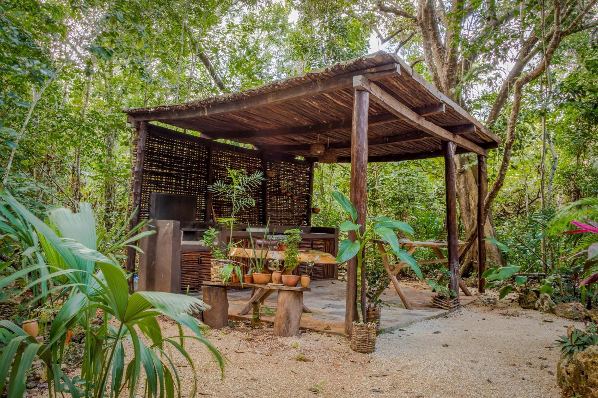 Madre Tierra Eco Habitat Guest House Puerto Morelos Exterior photo